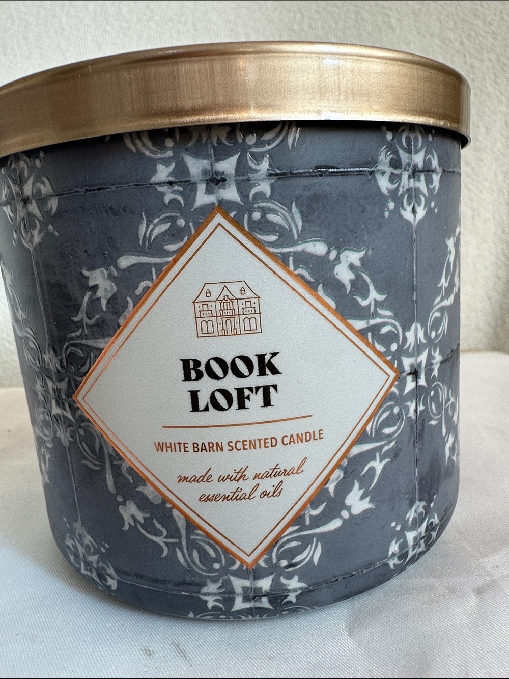 White Barn Book Loft Decorative Scented Candle - nwt